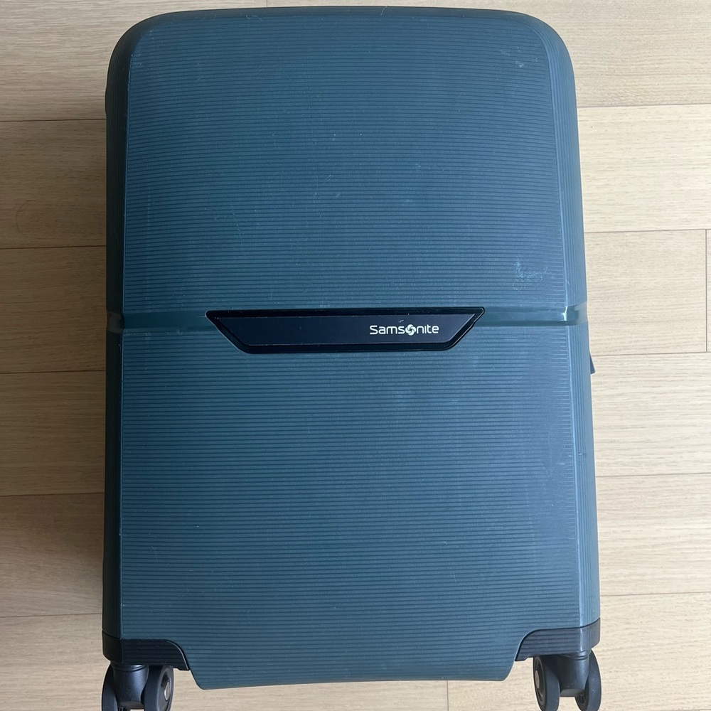 SAMSONITE LUGGAGE CARRY-ON